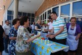 Los socios del Centro de Personas Mayores, del Servicio de Estancias Diurnas y los usuarios del SEDA disfrutan de una limonada