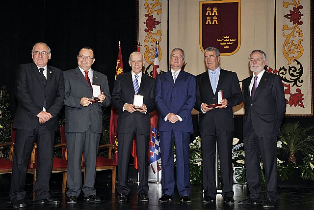 Valcárcel afirma que los estatutos de autonomía deben hacer más región, no menos España - 2, Foto 2