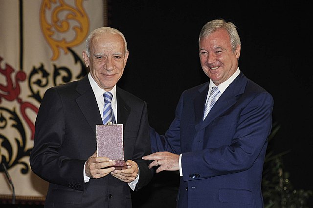 Valcárcel afirma que los estatutos de autonomía deben hacer más región, no menos España - 4, Foto 4