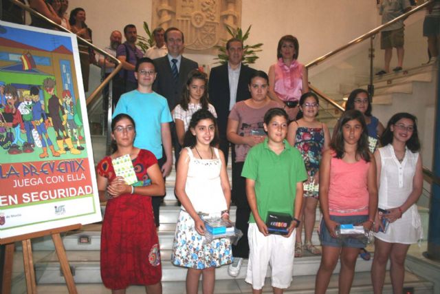 Entregados en el ayuntamiento los premios de la campaña crece en seguridad, en el que han participado los alumnos de 5° y 6° de primaria - 1, Foto 1