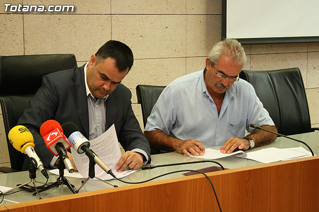 Las obras de construccin de la Escuela Municipal de Padres y la cubricin de la pista polideportiva del C.P. 