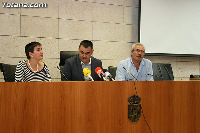 Las obras de construccin de la Escuela Municipal de Padres y la cubricin de la pista polideportiva del C.P. 