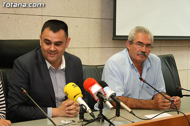 Las obras de construccin de la Escuela Municipal de Padres y la cubricin de la pista polideportiva del C.P. 