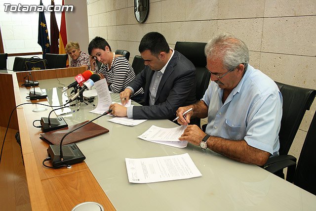 Las obras de construccin de la Escuela Municipal de Padres y la cubricin de la pista polideportiva del C.P. 