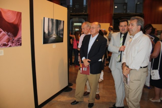 Cerdá inaugura la exposición de fotografía Ciudad de Cieza, centrada en el agua, la sequía y las energías renovables - 1, Foto 1
