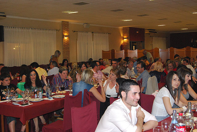 Nuevas Generaciones recauda alrededor de 600 euros en la cena benfica a favor de Critas Interparroquial - 5