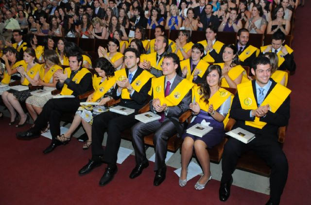 140 estudiantes de Medicina celebraron su acto de imposición de becas - 2, Foto 2
