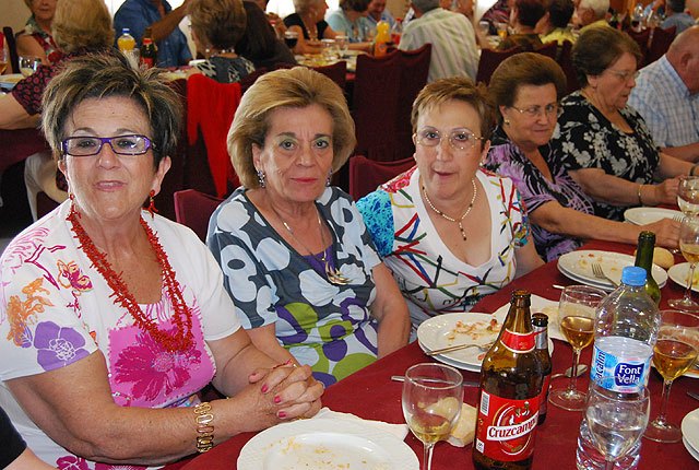 Cerca de 400 socios y usuarios de los Centros de Personas Mayores celebran una comida de convivencia, Foto 2