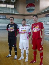 ElPozo Murcia Turstica presenta las nuevas equipaciones de LUANVi conmemorando los 20 años del Club
