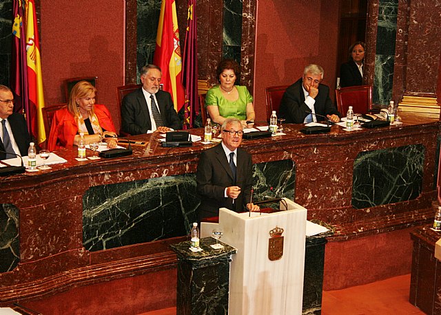 Valcárcel garantiza que los ajustes contra la crisis no repercutirán en el bolsillo de los murcianos - 2, Foto 2