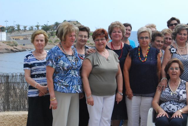 Clausura de la temporada de actividades y talleres llevados a cabo durante todo el año de la Asociación de Amas de Casa Las Tres Avemarías, Foto 2