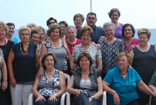 Clausura de la temporada de actividades y talleres llevados a cabo durante todo el año de la Asociación de Amas de Casa Las Tres Avemarías, Foto 3