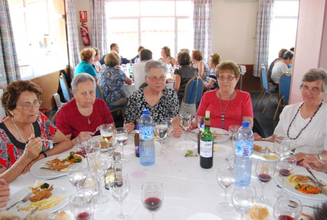 Clausura de la temporada de actividades y talleres llevados a cabo durante todo el año de la Asociación de Amas de Casa Las Tres Avemarías, Foto 4