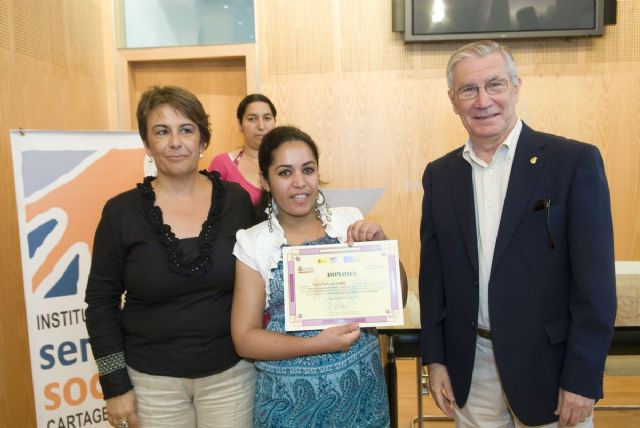 Atención Social enseña español a mujeres inmigrantes y cómo utilizar los servicios sociales y educativos - 4, Foto 4