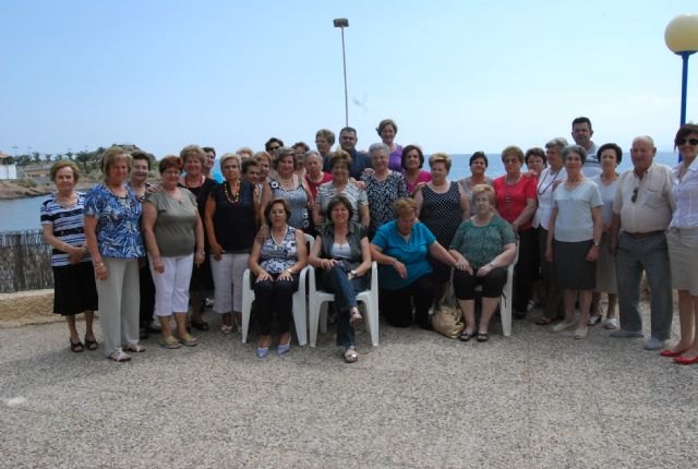 Clausura de la temporada de actividades y talleres llevados a cabo durante todo el año de la Asociación de Amas de Casa Las Tres Avemarías, Foto 1