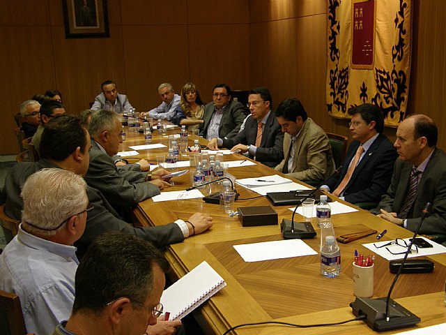 El Alcalde agradece el apoyo del Pleno de la Cámara de Comercio a las medidas de austeridad propuestas por el Ayuntamiento - 1, Foto 1