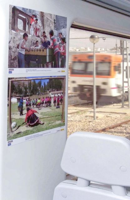 Los trenes de Media Distancia que unen Murcia con Valencia acogen la exposición de fotografía Fútbol por la Libertad de Expresión - 1, Foto 1