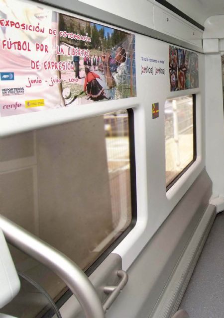 Los trenes de Media Distancia que unen Murcia con Valencia acogen la exposición de fotografía Fútbol por la Libertad de Expresión - 2, Foto 2
