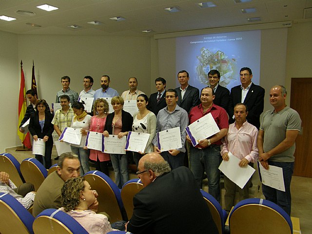 El Alcalde destaca que la entrega de los distintivos de calidad SICTED a 23 profesionales y establecimientos lorquinos supone un “espaldarazo” al proyecto turístico de la ciudad - 1, Foto 1
