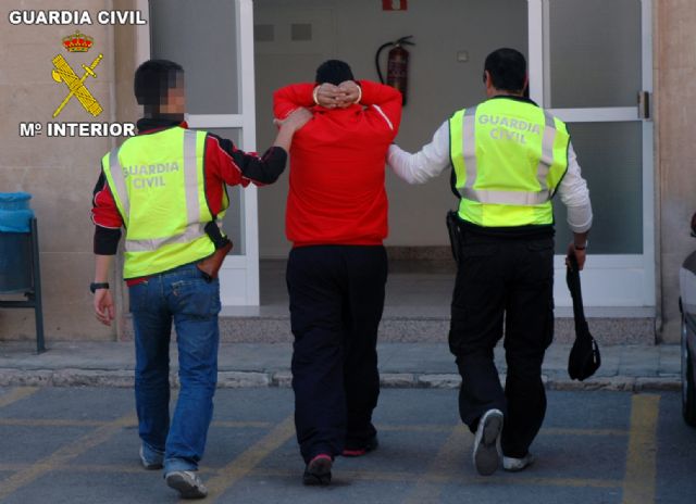 La Guardia Civil desarticula una organización delictiva dedicada a cometer robos en centros religiosos - 1, Foto 1