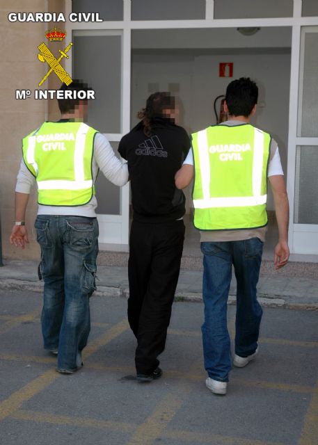 La Guardia Civil desarticula una organización delictiva dedicada a cometer robos en centros religiosos - 2, Foto 2