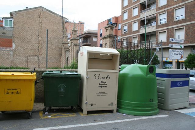 Se instalan nuevos contenedores de ropa en Cehegín - 1, Foto 1