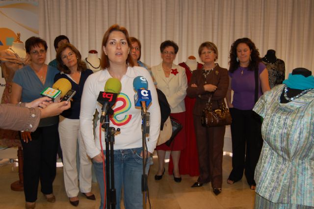 Una exposición recoge más de cien trabajos realizados en los talleres de la Universidad Popular de Jumilla - 2, Foto 2