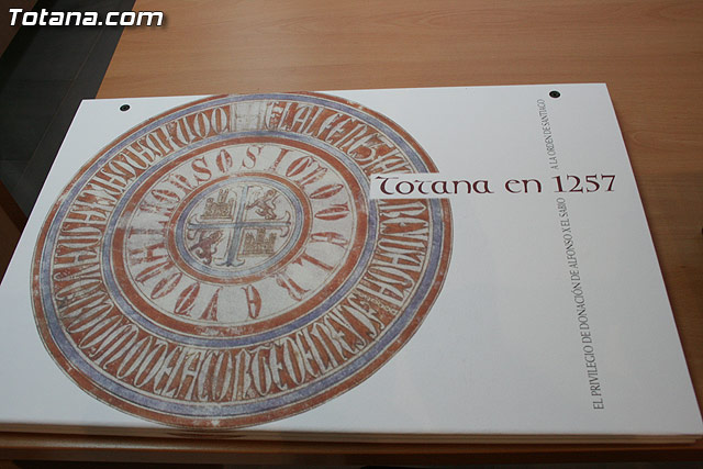 El alcalde de Totana hace entrega al ayuntamiento de Aledo 123 archivos digitales - 2