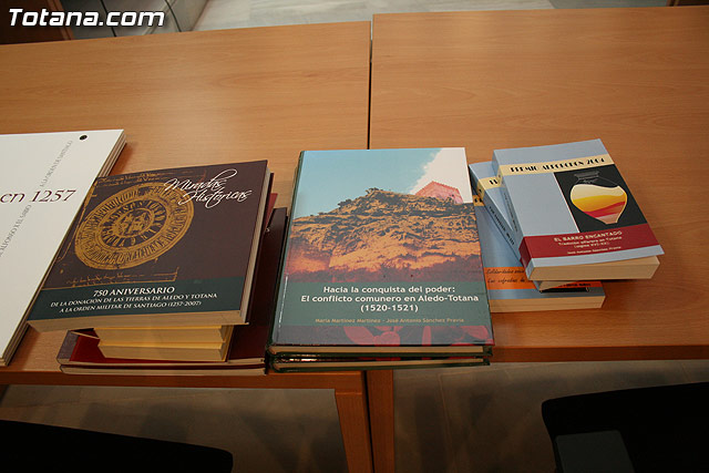 El alcalde de Totana hace entrega al ayuntamiento de Aledo 123 archivos digitales - 3