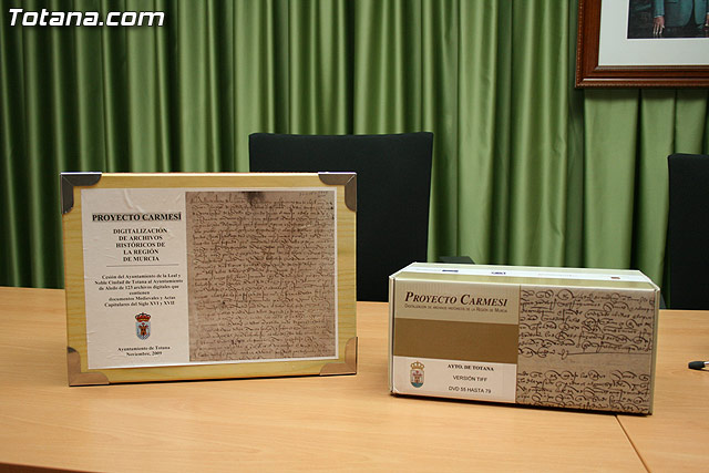 El alcalde de Totana hace entrega al ayuntamiento de Aledo 123 archivos digitales - 4