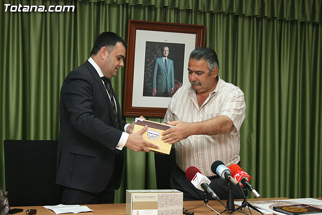 El alcalde de Totana hace entrega al ayuntamiento de Aledo 123 archivos digitales - 7