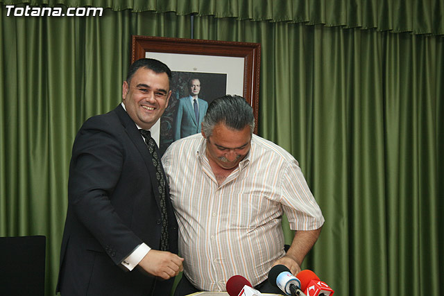 El alcalde de Totana hace entrega al ayuntamiento de Aledo 123 archivos digitales - 10