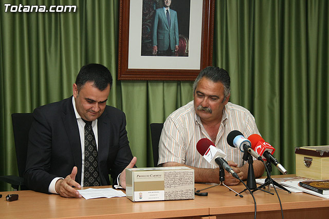 El alcalde de Totana hace entrega al ayuntamiento de Aledo 123 archivos digitales - 11