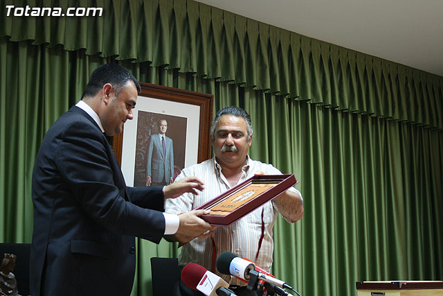 El alcalde de Totana hace entrega al ayuntamiento de Aledo 123 archivos digitales - 14