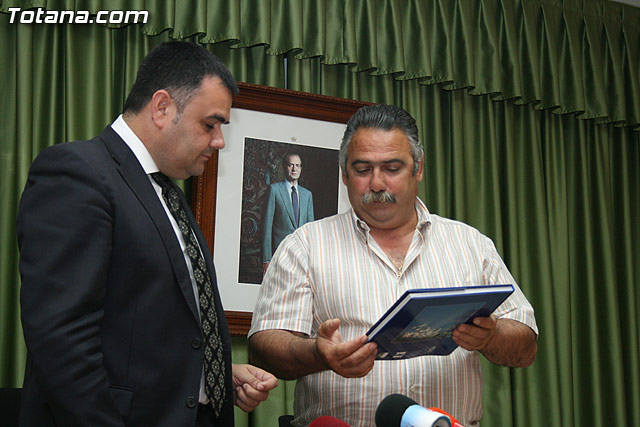 El alcalde de Totana hace entrega al ayuntamiento de Aledo 123 archivos digitales - 16