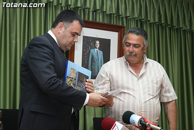 El alcalde de Totana hace entrega al ayuntamiento de Aledo 123 archivos digitales - 21