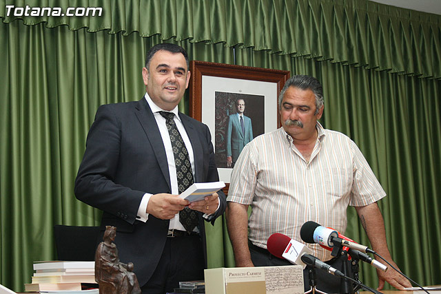 El alcalde de Totana hace entrega al ayuntamiento de Aledo 123 archivos digitales - 22