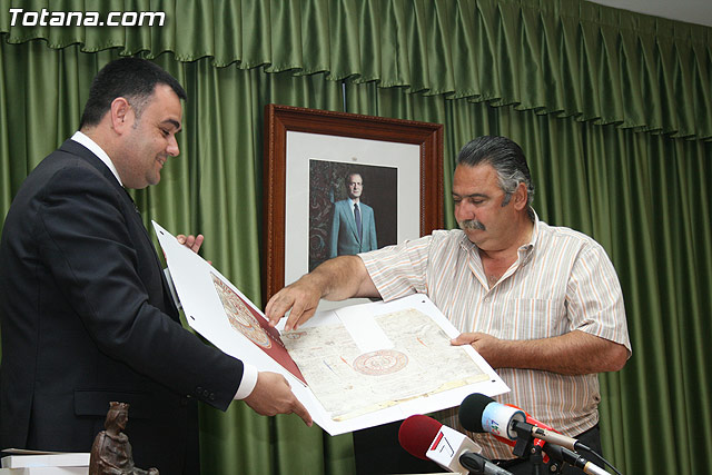 El alcalde de Totana hace entrega al ayuntamiento de Aledo 123 archivos digitales - 24