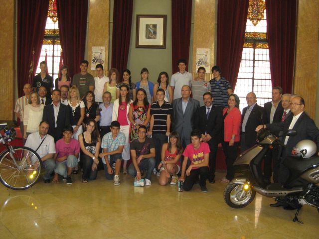 Lola Sánchez y Nuria Fuentes entregan los premios a los escolares que más saben de educación vial - 1, Foto 1