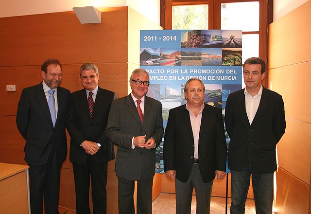 Gobierno regional, empresarios y sindicatos firman el Pacto por la Promoción del Empleo - 1, Foto 1