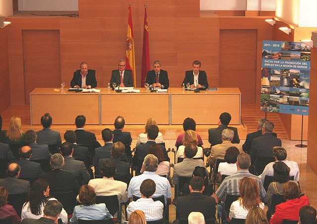 Gobierno regional, empresarios y sindicatos firman el Pacto por la Promoción del Empleo - 3, Foto 3