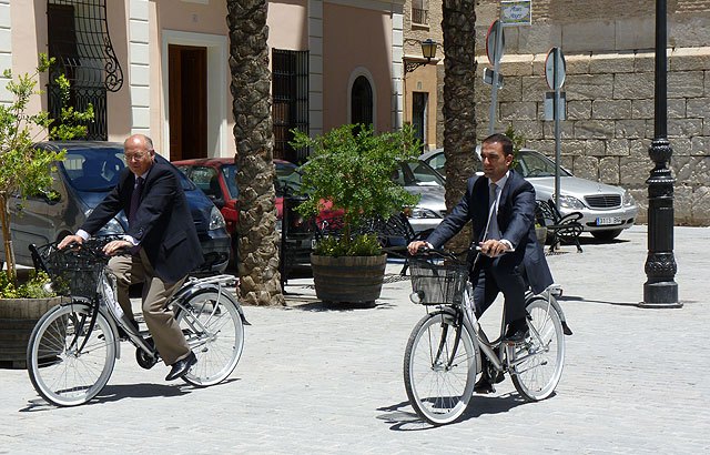 Cieza cuenta desde hoy con un servicio de préstamo de 100 bicicletas de uso gratuito para los ciudadanos y los visitantes - 1, Foto 1