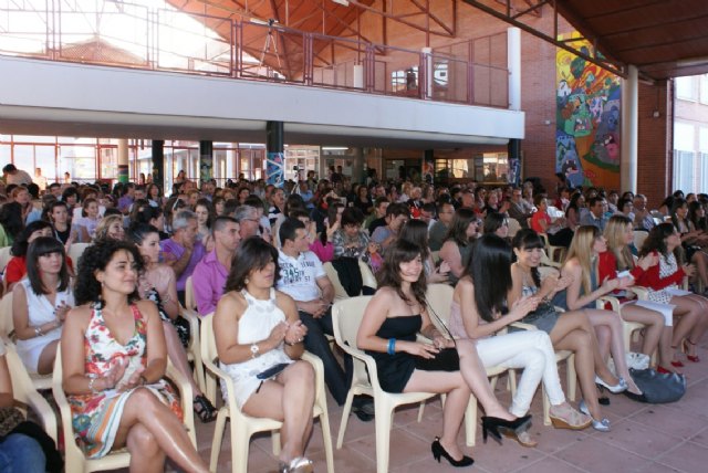 Finaliza el curso escolar con la tradicional entrega de diplomas y orlas a los alumnos del IES Rambla de Nogalte - 1, Foto 1