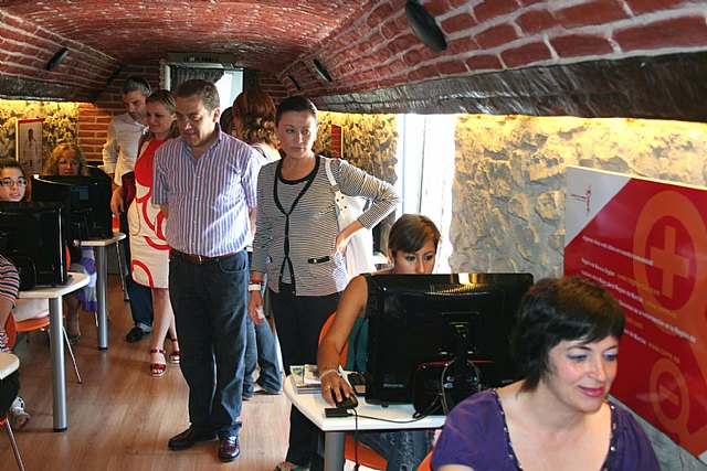 El autobús de las Nuevas Tecnologías para mujeres se detiene esta semana en Alcantarilla - 1, Foto 1