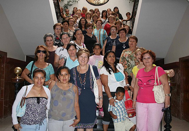 Unas 100 mujeres usuarias de los servicios de las concejalías de Mujer de Mazarrón y Totana han peregrinado hoy a Caravaca de la Cruz - 1, Foto 1