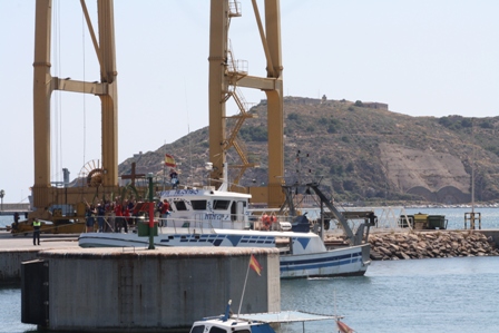 Centenares de personas acogen la Cruz de los Jvenes y el Icono de la Virgen en Cartagena - 1