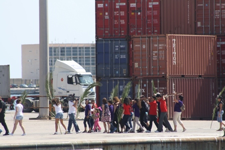 Centenares de personas acogen la Cruz de los Jvenes y el Icono de la Virgen en Cartagena - 5
