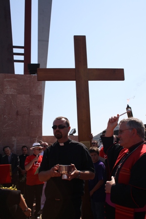 Centenares de personas acogen la Cruz de los Jvenes y el Icono de la Virgen en Cartagena - 10