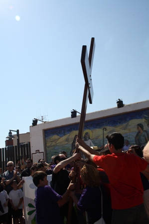 Centenares de personas acogen la Cruz de los Jvenes y el Icono de la Virgen en Cartagena - 8
