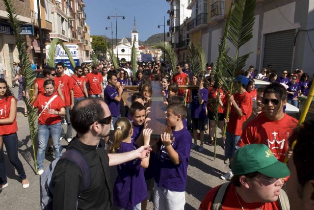 Cientos de personas acompañaron a la Cruz de los Jóvenes por Cartagena - 5, Foto 5